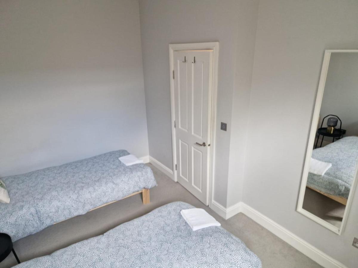 Wonderful 3 Bed Flat With Private Garden In Wimbledon - 1 The Queens Apartment Londra Exterior foto